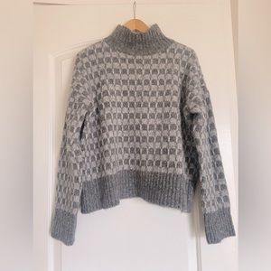 Everlane the cloud checkered turtleneck. EUC, size M